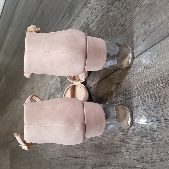 Expression Lucite Kara Heels Size 7 Faux Pink Suede - Picture 3 of 6